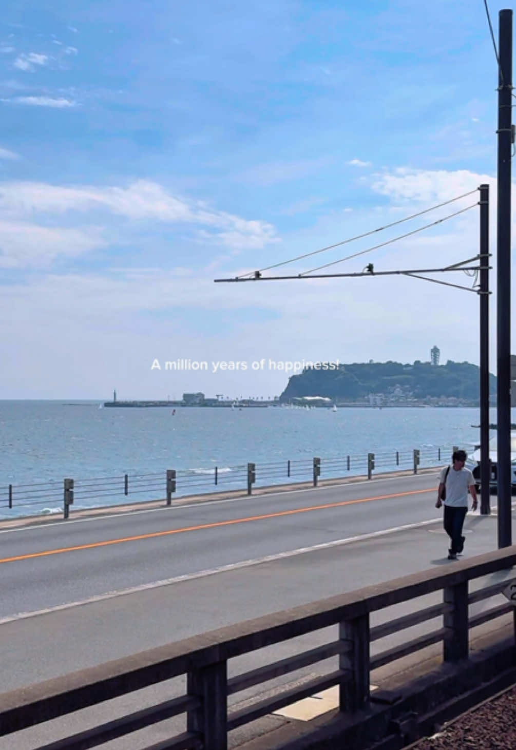 そこには、描いたような夏の景色が広がっていて、ちょっとだけ立ち止まって深呼吸した昼下がり。 #花火 #サザンオールスターズ #夏 #日本 #景色 #旅行 #fyp #旅 