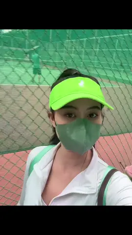 Áo khoác em bận bên góc trái màn hình ạ .Mua hoy mua hoy siêu tôn dáng #nhacxuhuong #trending #CapCut #yeutennis #tennistiktok #vaythethao 
