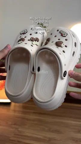 What you see is what you get. Tapos pwede mag add ng 1 sa size pwede rin Hindi kasi yung sakin di ako nag add and it fits perfectly pa rin Kase true to size sya. Available din in many colors. Get yours now, check out on my yellow basket #clogsandals #millennial #millenials #millennialsoftiktok #genz #genzie #platformsandals #unisexsandals #waterproof #trendingkoreansandals #sandalsforwomen #musthave #basic #casualsandals #summersandals #koreansandals #slippersforbeach #sandalsforsummer #koreansandals #womenssandals 