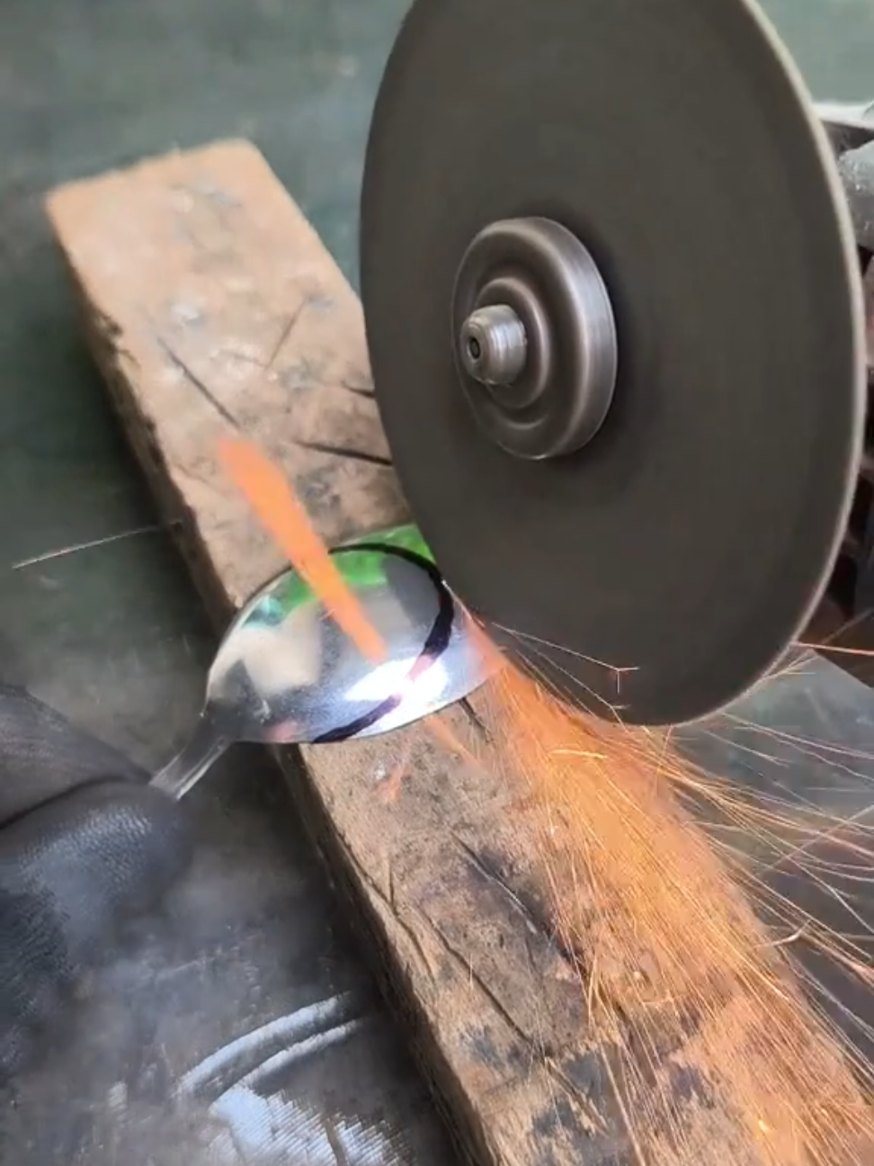 Metal craft ornaments #welding #welder #metalworking #fabrication #diy #diyproject #art #artwork #tipsandtricks #weldingtricks #creative #creativetools 