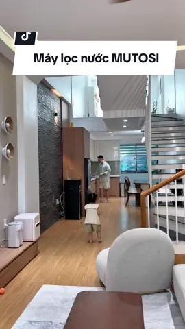 Máy lọc nước mà đẹp như decor luôn á. Vừa xài tiện, vừa tôn cái bếp nhìn xịn hẳn ra ý. Càng dùng càng thích các Bác ạ!!! 🥰🥰 #nhabunday #maylocnuoc #mutosi #locnuoc #mutosigroup #ionkiemhydrogen #ionkiem #maylocnuocnonglanh #decornhadep 