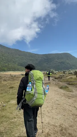 surken seindah itu yaa? apalagi kalo di temenin kamu 😮‍💨🫀 #4upage #alunalunsuryakencana #mtgede2958mdpl #fyp 