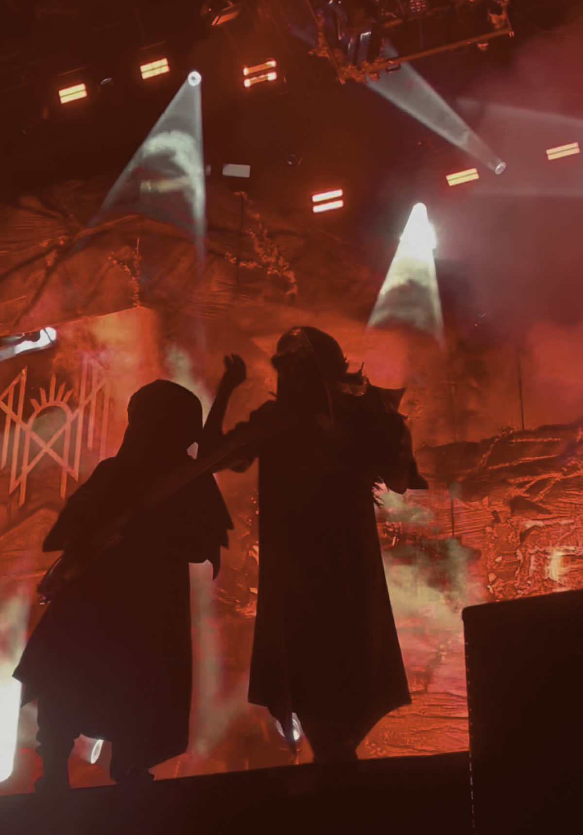 Vessel distracting iv during the summoning solo to the point he misses a note at Rock Im Park 2025 #sleeptoken #sleeptokenlive #sleeptokeniv #vessel #thesummoning #rockimpark 