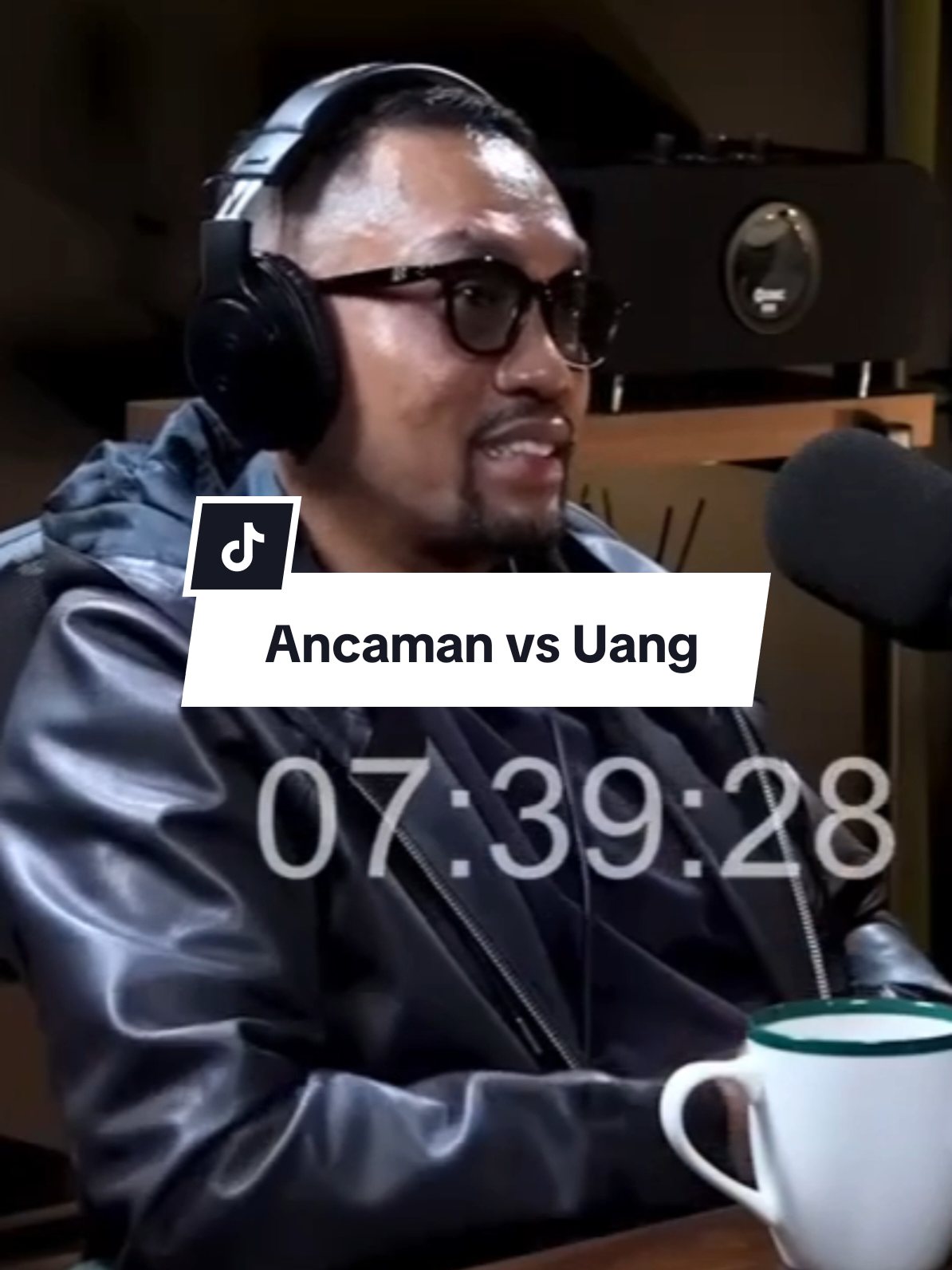 Ancaman vs Uang Sc: YT Deddy Corbuzier  #deddycorbuzier #ahmadsahroni #ormas #hercules #podcast #podcastclips 