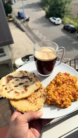 Cafecito con arepa, qué hijüepUt@ día !! 😎💚💚    @Feid #EsDeLatinos #OrgulloLatino #TintoLatino #Stuttgart #MigrantesEnEuropa #LatinoaméricaPresente #ColombianosEnAlemania #CulturaLatina #LatinosPorElMundo #realtalk 