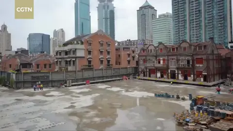 Lo storico complesso architettonico di Huayanli, da 7.500 tonnellate, situato a Zhangyuan, nel distretto di Jing'an #Shanghai , è tornato alla sua posizione originale. Il processo ha previsto l'utilizzo di 432 piccoli #robots 