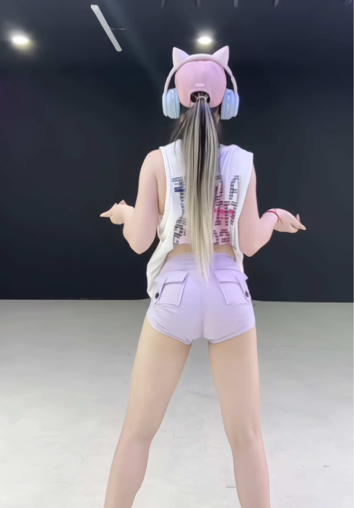 Có gì khoe nấy 🍑🤪 #daynhaythainguyen #tuyenhocvienonline #sexydance #dancebar #tiktok 