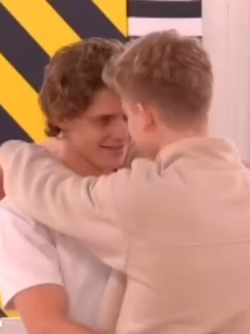 Charlysse notre chaotique duo préféré !! Ils me font tellement rire, déjà pendant l'aventure je me suis tapée mes meilleures barres avec eux, et là pendant la tournée ils continuent à me faire bien rire 🤣 / Tous droits TF1 @Ulysse @charlesdoreoff  #staracademy #staracademytour2025 #staracademytour #staracademyprime #primestaracademy #staracademyedit #staracdemylive #staracademylelive #staracademy #staracademy2024 #srarac #starac2024 #charlysse #charlesstaracademy #ulyssestaracdemy #ulyssesaragas #charlesdore #foruyou #pourtoi #capcut #capcut_edit 