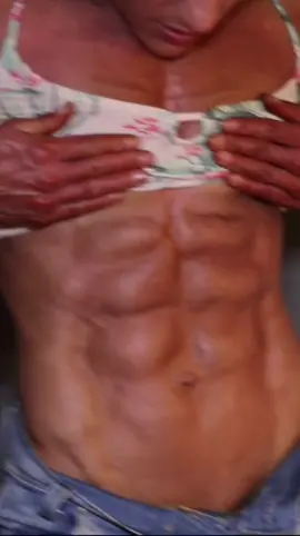 Guluzar Tufenk 8-Pack!!! #fbb #abs #abdomina #6pack #8pack #femalemuscle #musclegirl #femalebodybuilder #femalebodybuilding #muscularwomen 