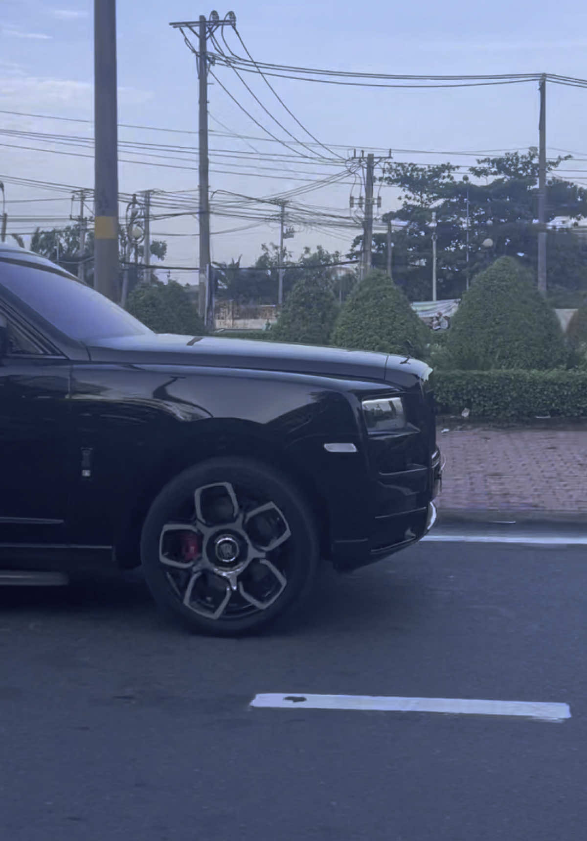 Mâm xoay mê mẫn thật sự #rollsroyce #rollsroycecullinan #rollsroycecullinanblackbadge #suv 