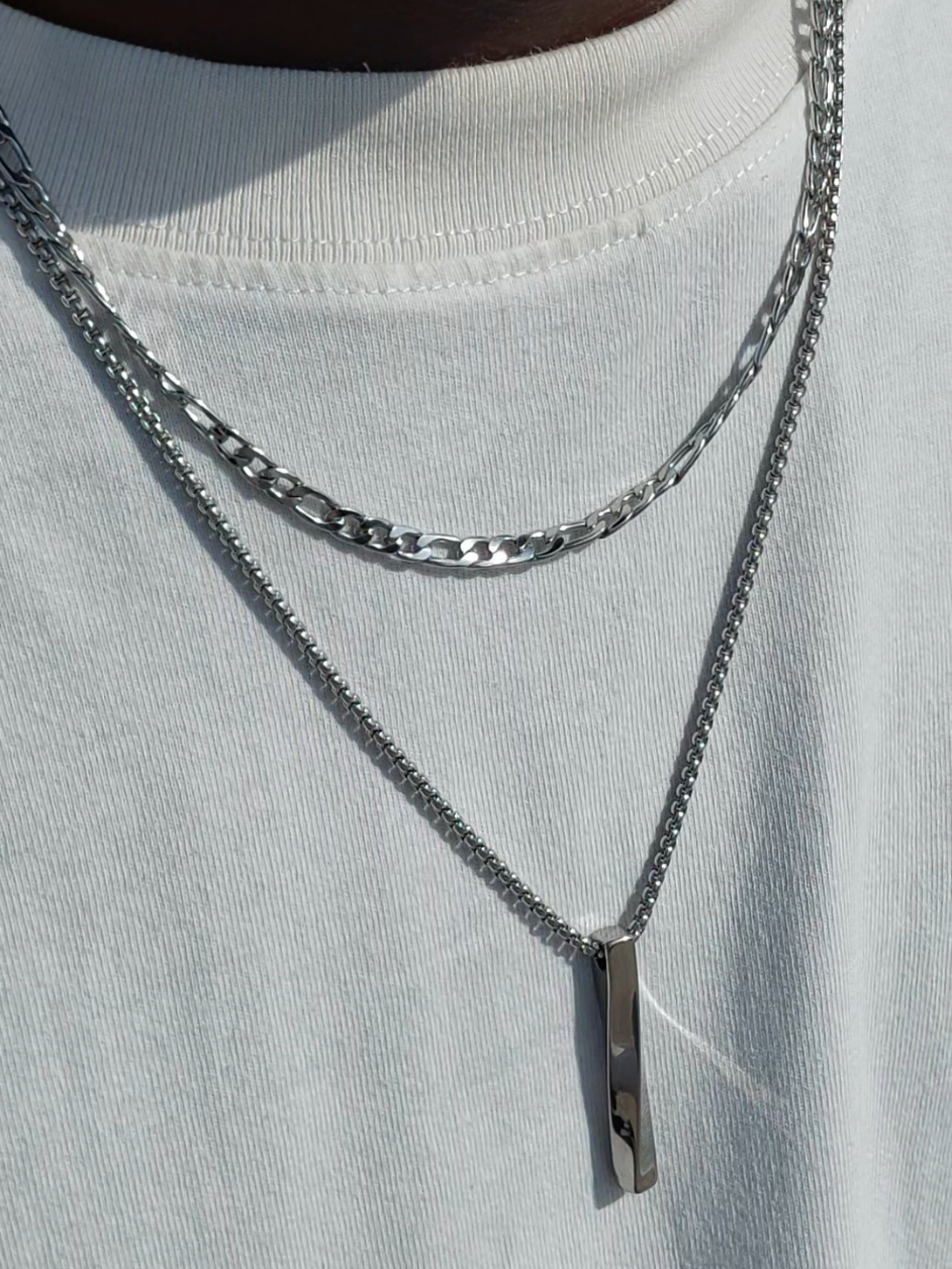 🔥 Ensemble de colliers pour homme – Acier inoxydable Un duo stylé et épuré pour sublimer ton look : 🔗 Une chaîne à maillons plats pour une touche classique ⚡ Un pendentif long et poli pour une allure moderne et affirmée Résistant à l’eau, ne noircit pas, parfait pour un usage quotidien 💎 📏 Longueur idéale et confortable Tu veux ce combo ? Écris-nous dès maintenant 💬 #PetitDétail #StyleUnique #AccessoiresMode #DétailQuiCompte