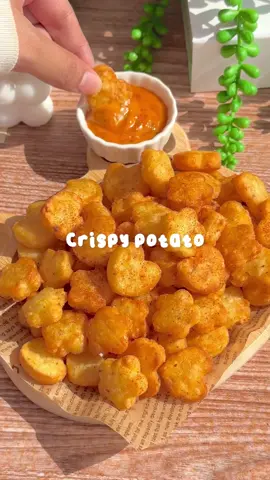 crispy potato🥔 cemilan dari kentang emang gapernah gagal🙏🏻😙 resep indo ada di video yaa selamat recook guys <3 eng recipe: • 2 large potatoes (boil for 10 min) • ⁠salt, pepper, parsley  • ⁠3tbsp grated cheese  • ⁠5tbsp cornstarch  step by step divideo yaa☺️ ❗️DILARANG REUPLOAD VIDEO INI❗️ follow me for more💖 #foryoupage #fyp #aestheticcooking