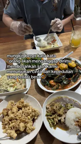 maaf aku ngebosenin🙏🏻