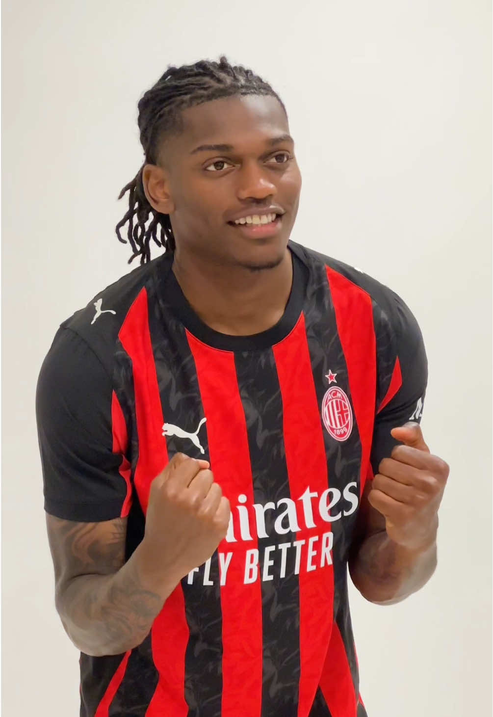 Happy birthday Rafa! 🎂🏄🏾‍♂️ @Rafael Leão ❤️🖤 #acmilan #seriea #leao #rafaelleao #tiktokcalcio #tiktokfootball #calcio