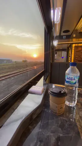 Indah banget kaya kamu. #keretaapiindonesia  #guyonwaton 