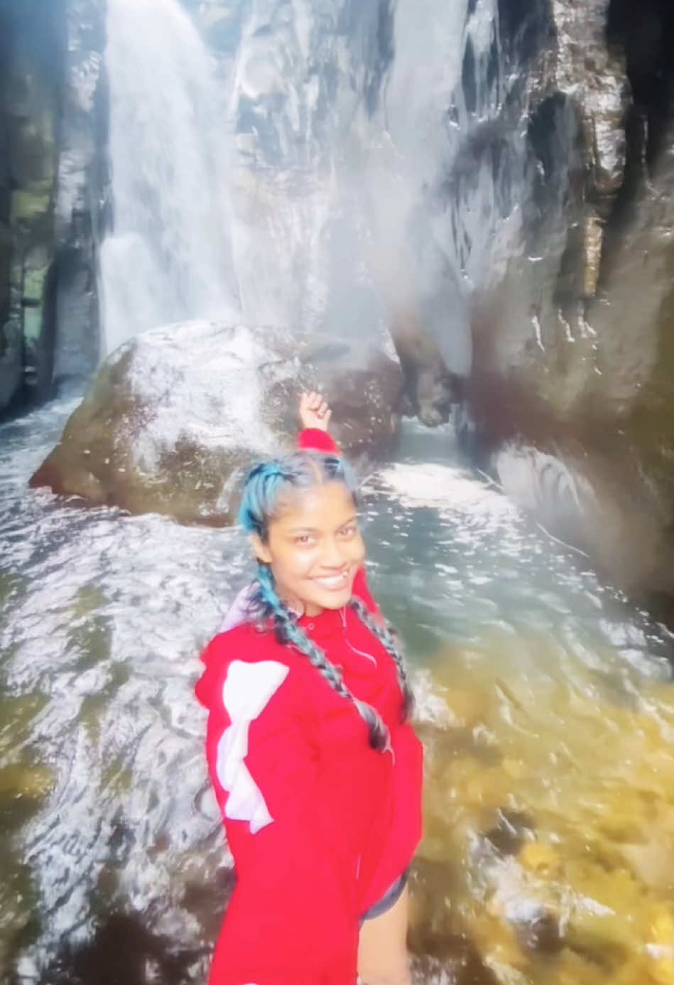 🙂‍↔️💚#creatorsearchinsights #travel #2025 #traveldestinations #srilanka #srilankan_tik_tok🇱🇰 #kalupahana #galapitiyayaestatewaterfall #alienwaterfall #fyp #fypシ゚ #foryou #foryoupage #onemillionaudition #1m #rashiithetravelgirlsl #viralvideo #trending #capcut #freedom 