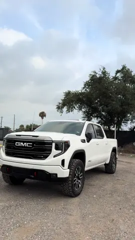 🙂‍↕️🙂‍↕️ #at4 #gmcsierra #sierra1500 #camionetas4x4 #bubbatruck🌾 #texas #trucktok #parati #trocasperronas #gmctrucks #fypシ #delgadoswoodworkllc #tuesday #bubbatruck #trucksoftiktok #camionetas #trocasmamalonas 