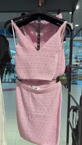#tally #tallyweijl #girls #look #dress #dresses #pinkaesthetic #pinterest #pinky #pink #outfit #skirts #skirt #crop #loca #fiesta #pink #rosa #brillantini #strass #pailettes 