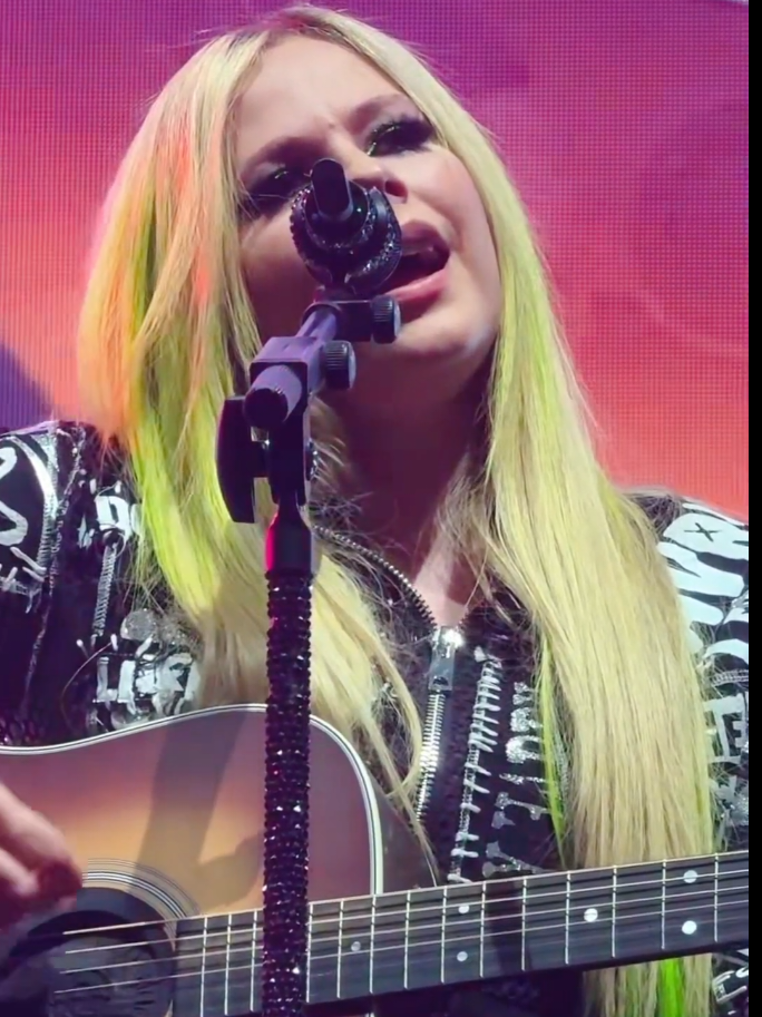 Avril lavigne - Tomorrow The greatest hits tour at Hershey,  PA  *source video by: @frontroworbust  . . . #avrillavigne #tomorrow #tour #hershey #2000s #fyp #viral #2000sthrowback #canadian #rockstar #avrilfans #greatesthitstour 