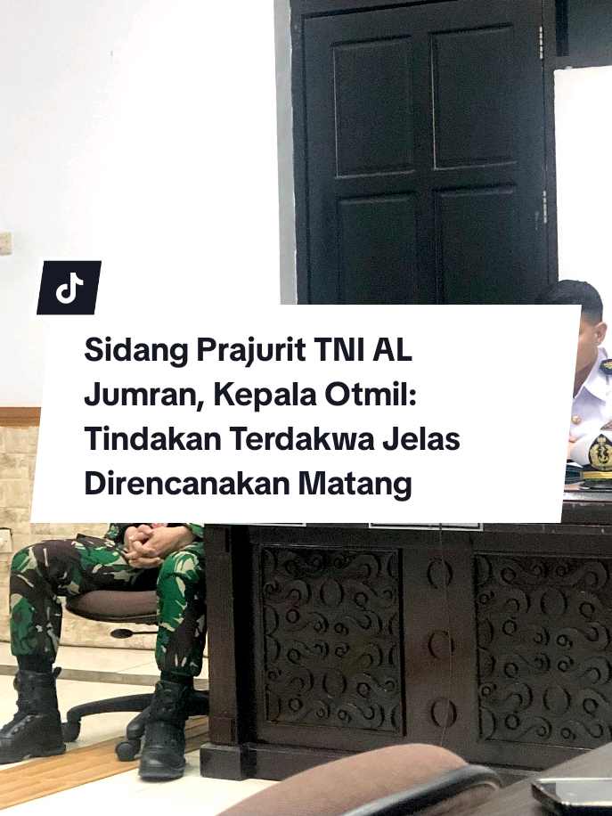 BANJARBARU - Sidang perkara pembunuhan Juwita kembali bergulir di Pengadilan Militer (Dilmil) I-06 Banjarmasin, Selasa (10/6/2025) siang.  Terdakwa Anggota TNI Angkatan Laut (AL), Jumran kembali duduk di kursi pesakitan mendengarkan tanggapan Oditurat Militer (Otmil) III-15 Banjarmasin atas bantahan yang diberikan penasihat hukum pada sidang sebelumnya. Sebelumnya terdakwa melalui tim penasihat hukum membantah, salah satunya disebutkan berdasarkan pada persidangan yang terungkap bahwa pembunuhan yang dilakukan terdakwa adalah perbuatan spontan tanpa rencana yang sistematis maupun persiapan matang. Pendapat penasihat hukum itu kembali dibantah oleh Kepala Otmil III-15 Banjarmasin, Letkol Chk Sunandi. ... BACA BERITA LENGKAPNYA DI www.kanalkalimantan.com atau klik link di bio ---------------------------------- #kanalupdate#kanalkalimantan #beritamenyatukankita#beritaterbaru #beritahariini #beritaindonesia #beritanasional #beritaterkini #banjarnow #infourangbanua #seputarbanua #mediaindonesia #lfl #breakingnews #marabahan #martapura #banjarbaru #banjarmasin #banjar #banjarhits #wartabanua #Habarbanua #banua  #banjarbanar #Kalsel #kalimantan #indonesia #likeforlikes⁣  #beritaviral