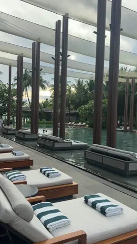 Hạnh phúc đôi khi là mua một món đồ yêu thích, có một công việc ổn định, tối về ăn cơm với chồng, hay đến một nơi bản thân mong muốn. Vừa vặn bình yên 🤍  #phuquoc#regent#Summer#suli 