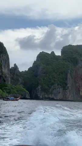 #CapCut بي بي أيلاند 🤍🤍 #phuket #fyp #phiphiisland #بوكيت #fypシ゚ #اكسبلورexplore #الشعب_الصيني_ماله_حل😂😂 #تايلاند #fyp #foryou 