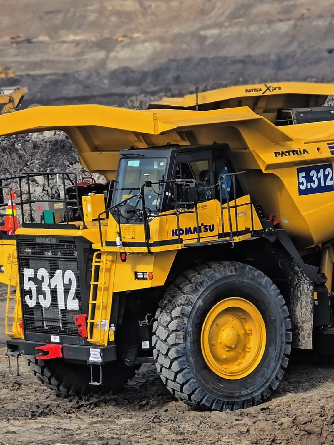 Membalas @papabibi.25 gini kah kang 😁  #cinematic #HD785 #komatsu #new #tambangbatubara #anaktambang #tambang #kulitambang #xyzbca #fypシ #fyp #storytambang #ppa #putraperkasaabadi 