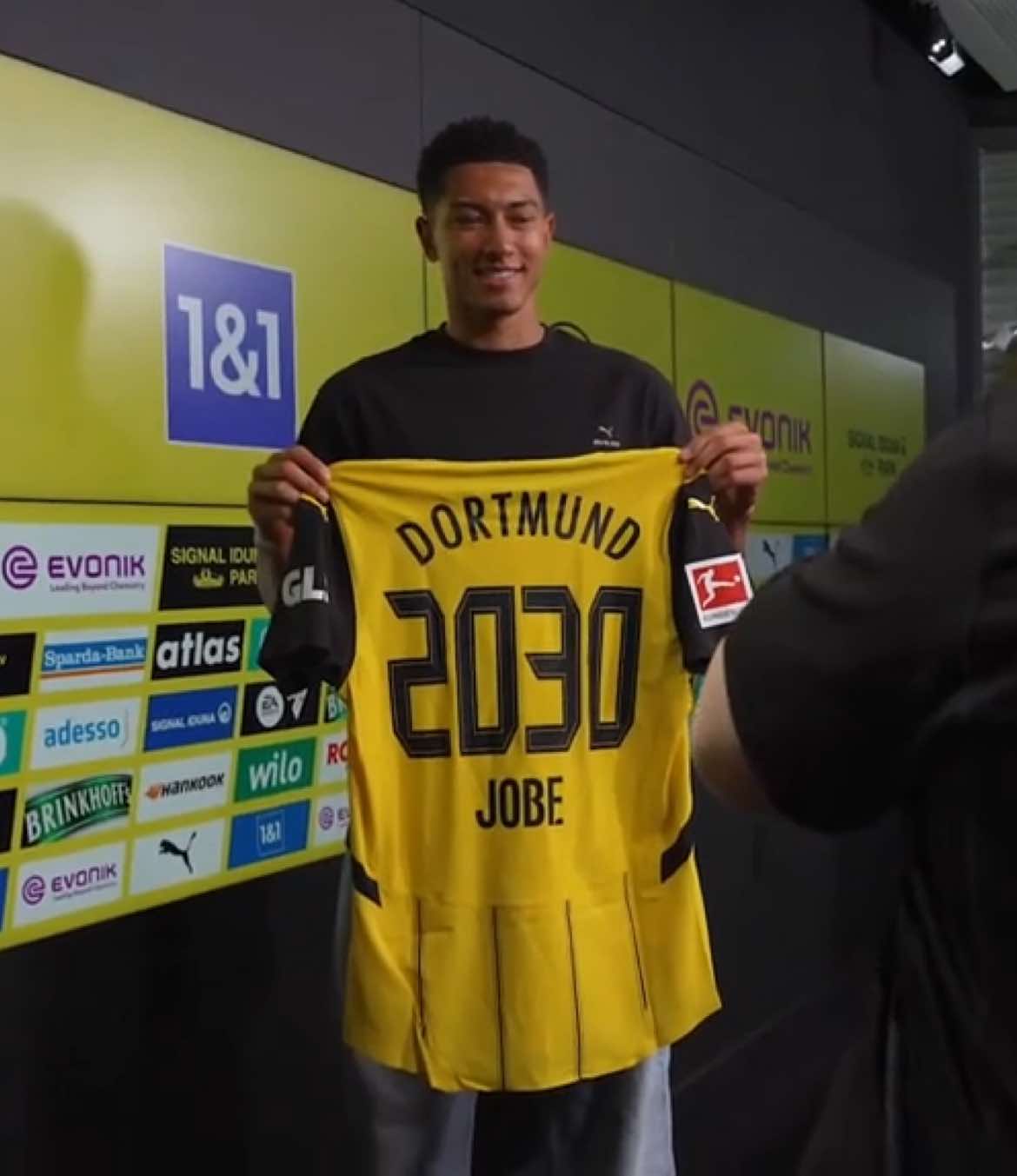 Welcome Jobe 🖤💛 #fypviralシ #footballtiktok #bvb #bvb09 #borussiadortmund #blackandyellow #jobebellingham #transfer #hejabvb #blowthisupforme #bellingham #bvbfans #viralvideos 