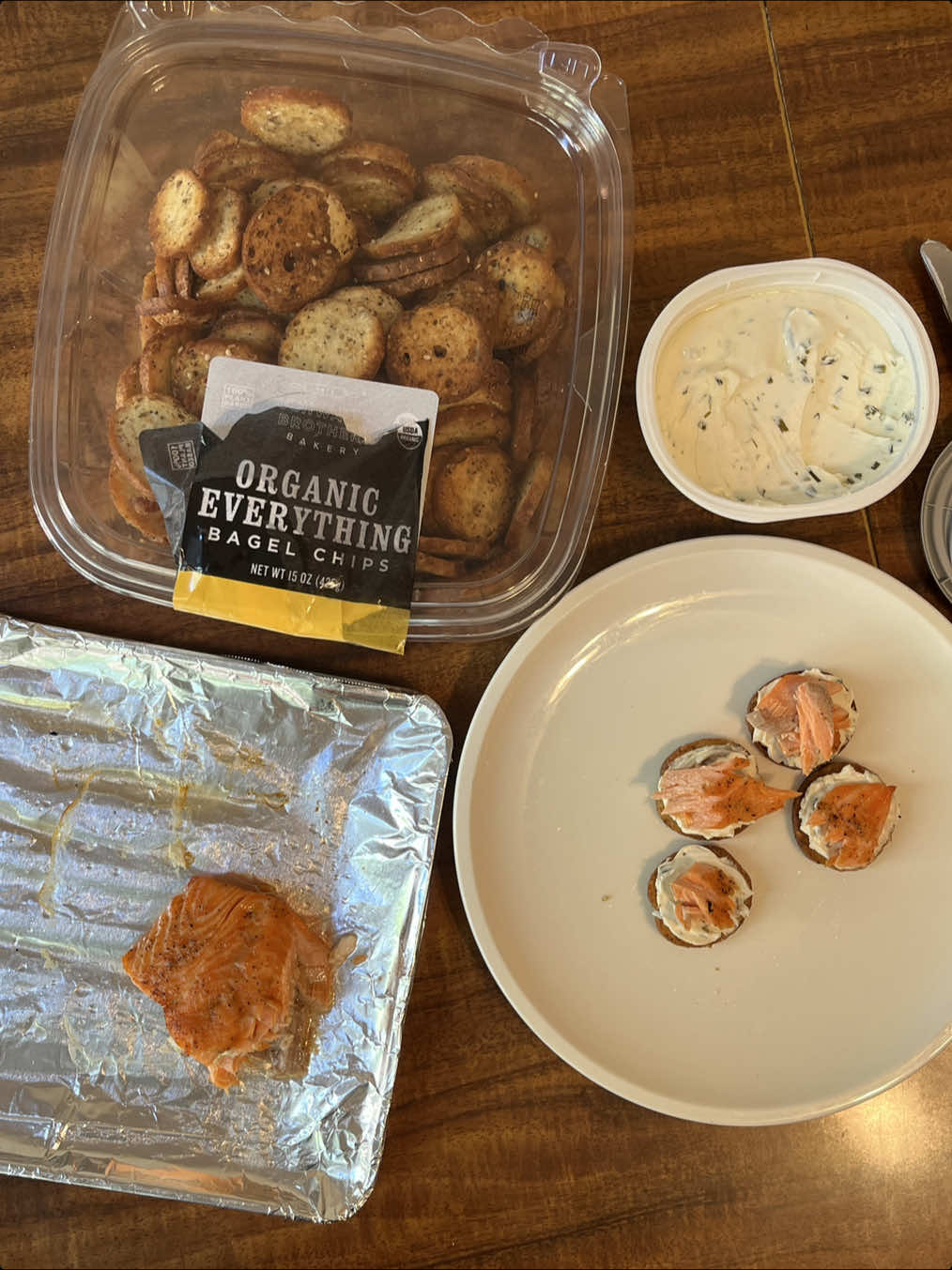 easy & quick snack! 🥯🍣 1. ingredients: bagel chips, cream cheese, salmon 2. season salmon with salt & pepper & rub some oil on top 3. (optional) season additionally with paprika and garlic powder 4. pat salmon dry 5. air fry salmon @ 400 degrees for 10 minutes 6. assemble bagel chip with a layer of cream cheese and some salmon on top!  7. enjoy 😋  #Recipe #salmon #salmonrecipe #snackrecipe #quicksnack #snack #lunch #lunchideas #airfryer #airfryerrecipes #EasyRecipe #recipesoftiktok #mealideas #fyp 