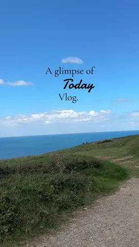 A day in the life on holiday 🤭🌞 #knellelodge  #sauntonbeach #sauntonsands #staycation #holiday #beach #northdevon #seaside #sauntonsurf #northdevon #dogsofinstagram #dogstaycation #dogfriendlyaccommodation #dogfriendly 