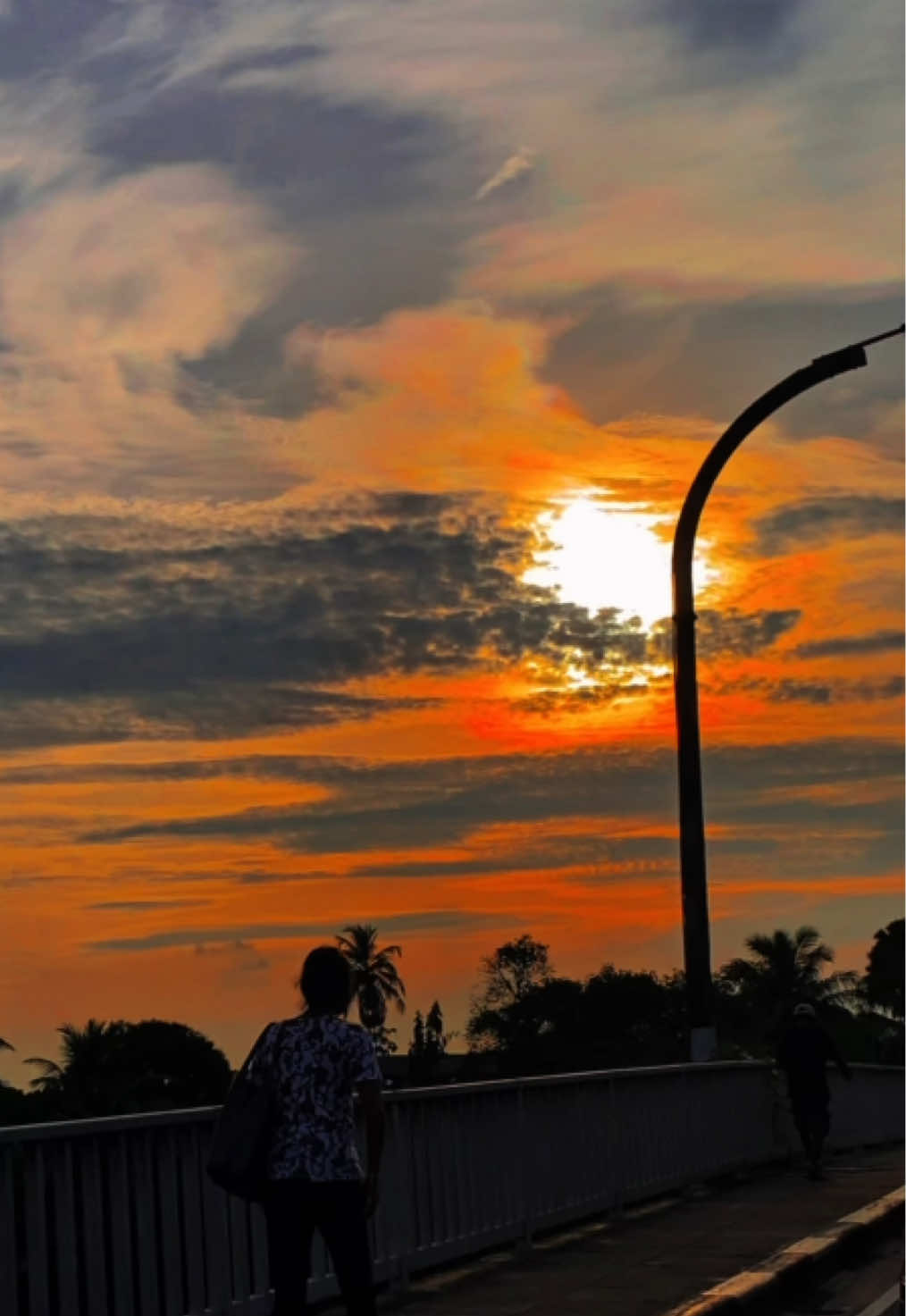 Background videos හොයන ඔයාටමයි මේක..❤️‍🩹 #haridu #backgroundvideo #sky #clouds #evening #sunset #road 