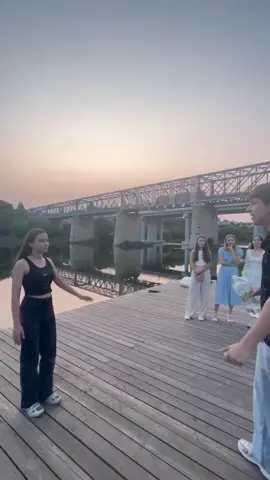 воду будешь?