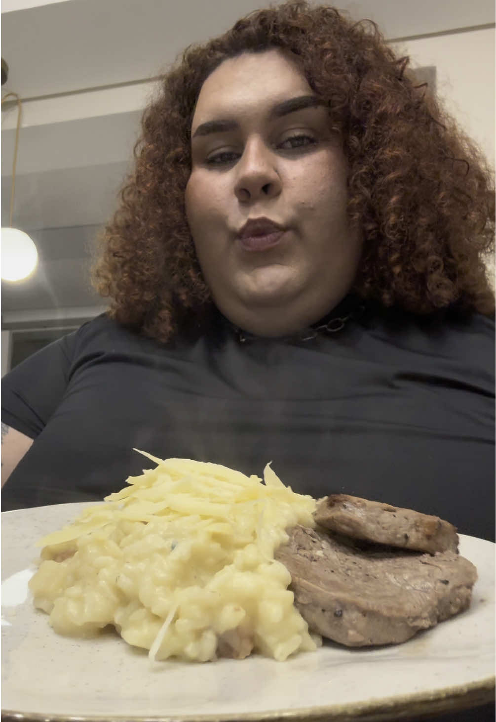 Respondendo a @Hiro TUDO QUE EU COMO NA CASA DOS MEUS AMIGOS ! 🥩🥩🍚🥓🥩🥪🫔🌯🍫🍪