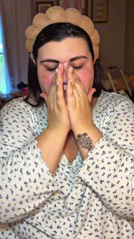 Happy Tuesday!!! Have the best day ever! Do we like this voiceover vlogs or no??? #fypシ #minivlog #morningvlog #voiceover #grwm #getreadywithme #plussizefashion #makeup @amika @ColourPop Cosmetics @Thayers @elfcosmetics @Hourglass Cosmetics @Saie @Old Navy Official @L’Oréal Paris @mcobeauty us 