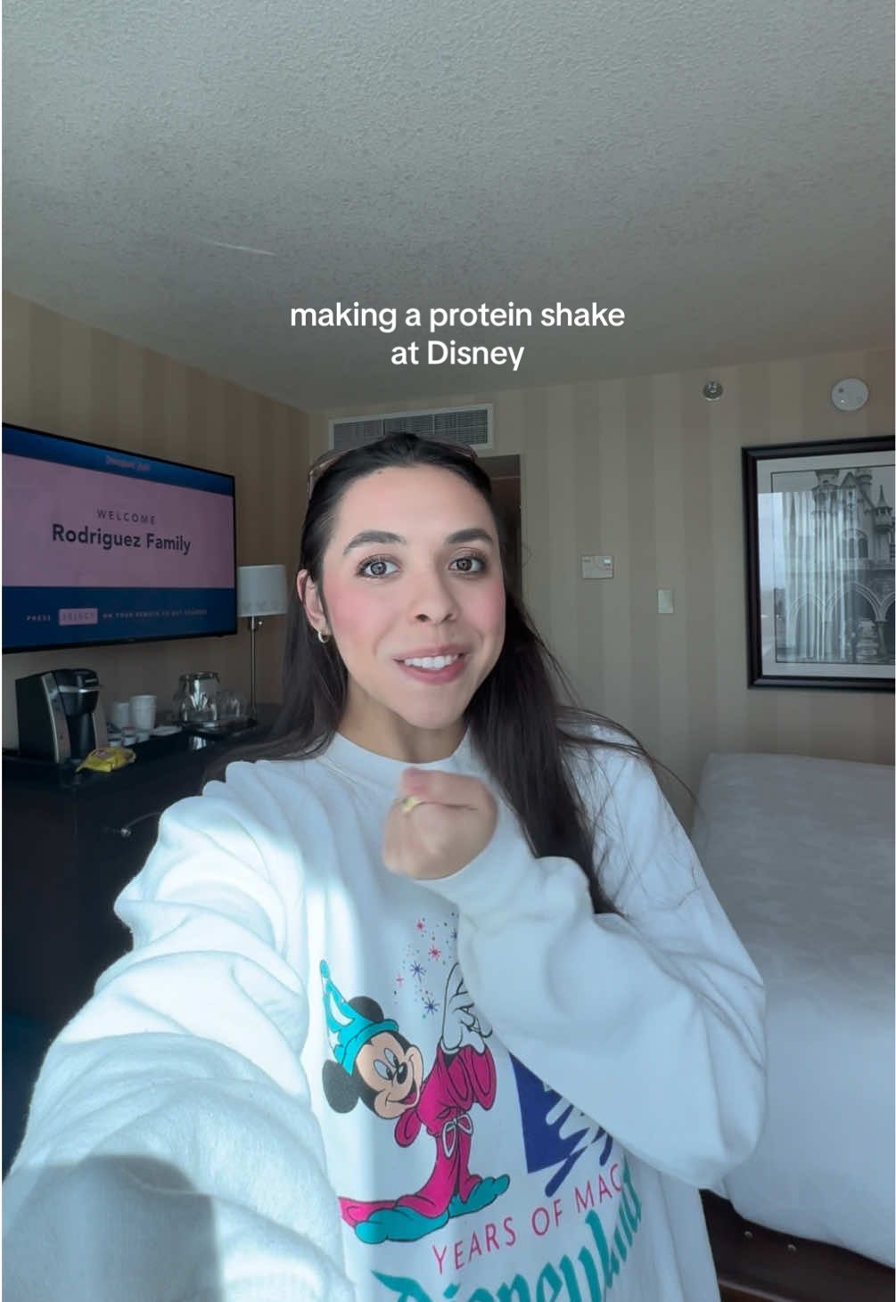 let’s make a protein shake at Disneyland for @Megan The Magical Millennial to try! 💛🐭🍍🏰 #disneylandcalifornia #disneyland #dolewhip #disneyinfluencer 