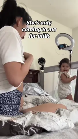 Many of you mothers can probably relate to me, she was busy watching and playing, then I called her and showed something that she couldn’t resist #breastfeedingmom #usemechallenge #fyp 