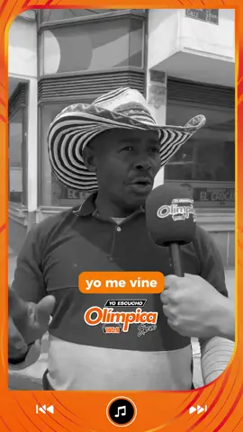 Hoy salimos a las calles con una misión: apoyar a quienes se la luchan todos los días 💪 Encontramos a Juanchito con su carrito de salpicón y le dijimos:  