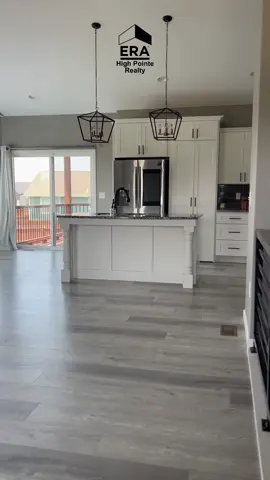 Last minute details before closing on this house! #storytime #realtor #realestate #manhattan #kansas #closingday #movingday #closinggift #deepclean #CleanTok #clean #kitchen #house #Home 
