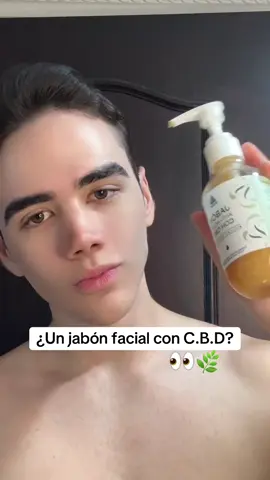 🌿 ¿Acné, brillo graso y piel irritada? Este jabón natural es todo lo que tu piel estaba pidiendo. ✨ Con nuestro extracto puro calmante, árbol de té purificante y ácido salicílico exfoliante… Limpia profundamente, sin resecar ni agredir. Ideal para usar en tu rutina de mañana y noche. ✔️ Menos brotes ✔️ Poros más limpios ✔️ Menos grasa visible ✔️ Piel más suave y equilibrada 💚 Ingredientes naturales + resultados reales 🔄 Constancia = cambio #skincarecolombia #pielgrasa #acne #rutinasaludable #cbdnatural #limpiezafacial #acnetips #cuidadofacial