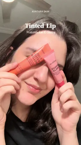 ✨ Cuando digo que AMO estos glosses… ¡es en serio! 💋💖 Los de @Avatara Skin son súper brillantes, no se sienten pegajosos y huelen delicioso 🤤 Perfectos para darle ese toque cute a cualquier look ✨👄 #lipglosslover #avatara #makeuplover #glossyvibes #beautyroutine #glossyglow #skincareandmakeup #latinacreator #ugcbeauty #BeautyReview   #CapCut #avataraskin 