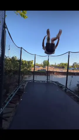 Big ahh broke the trampoline 😭 #fyp #trampolin #tricks #fail #broken #big #bigback #lizoo #600poundlife #reels #funny #heavy 