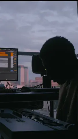 sketching out a flip of “London Summers” by @Odeal  #remix #london #Summer #musicproducer 