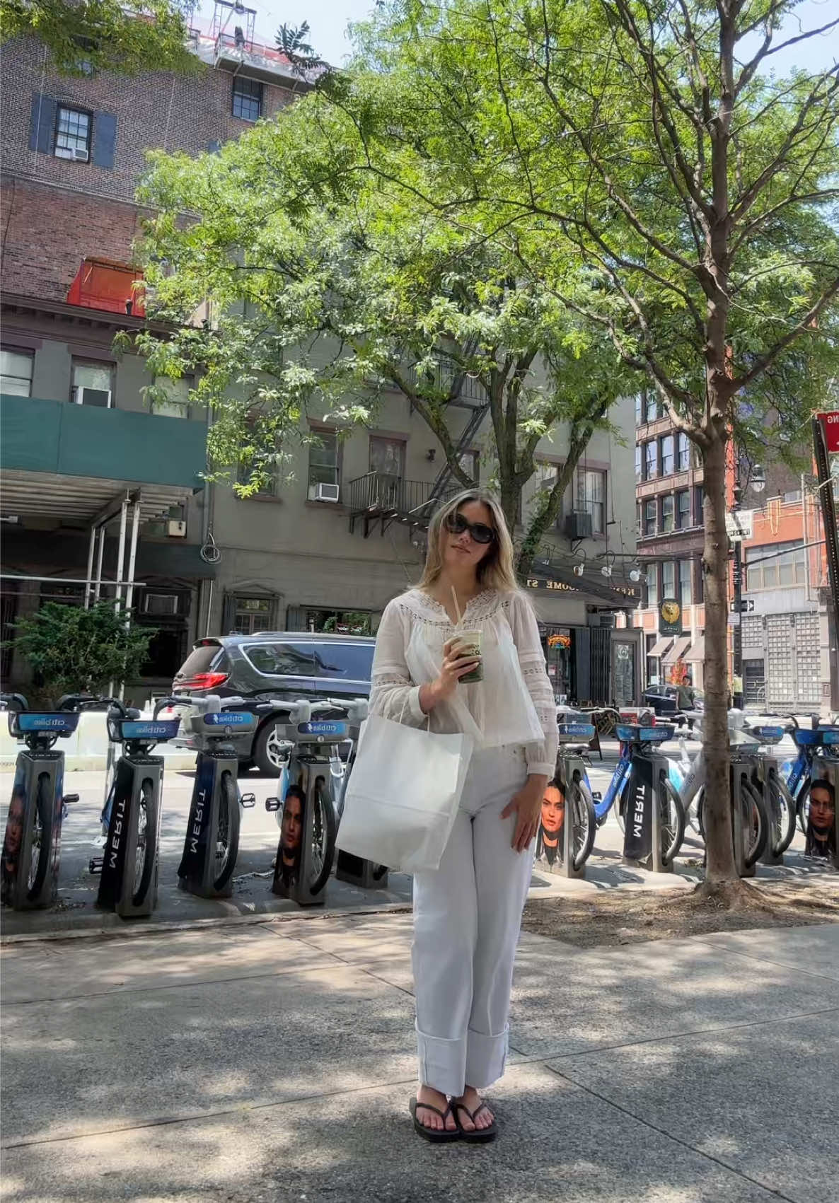 a sunny day shopping in soho > 