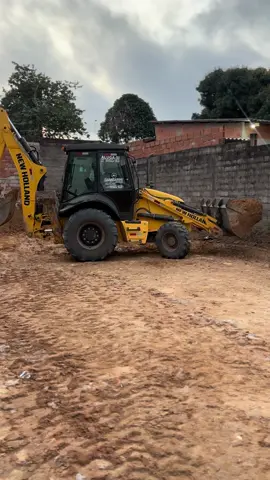 Retroescavadeira new holland #b110c #retroescavadeira #maquinaspesadas #terraplanagem #newholland #escavadeirahidraulica 