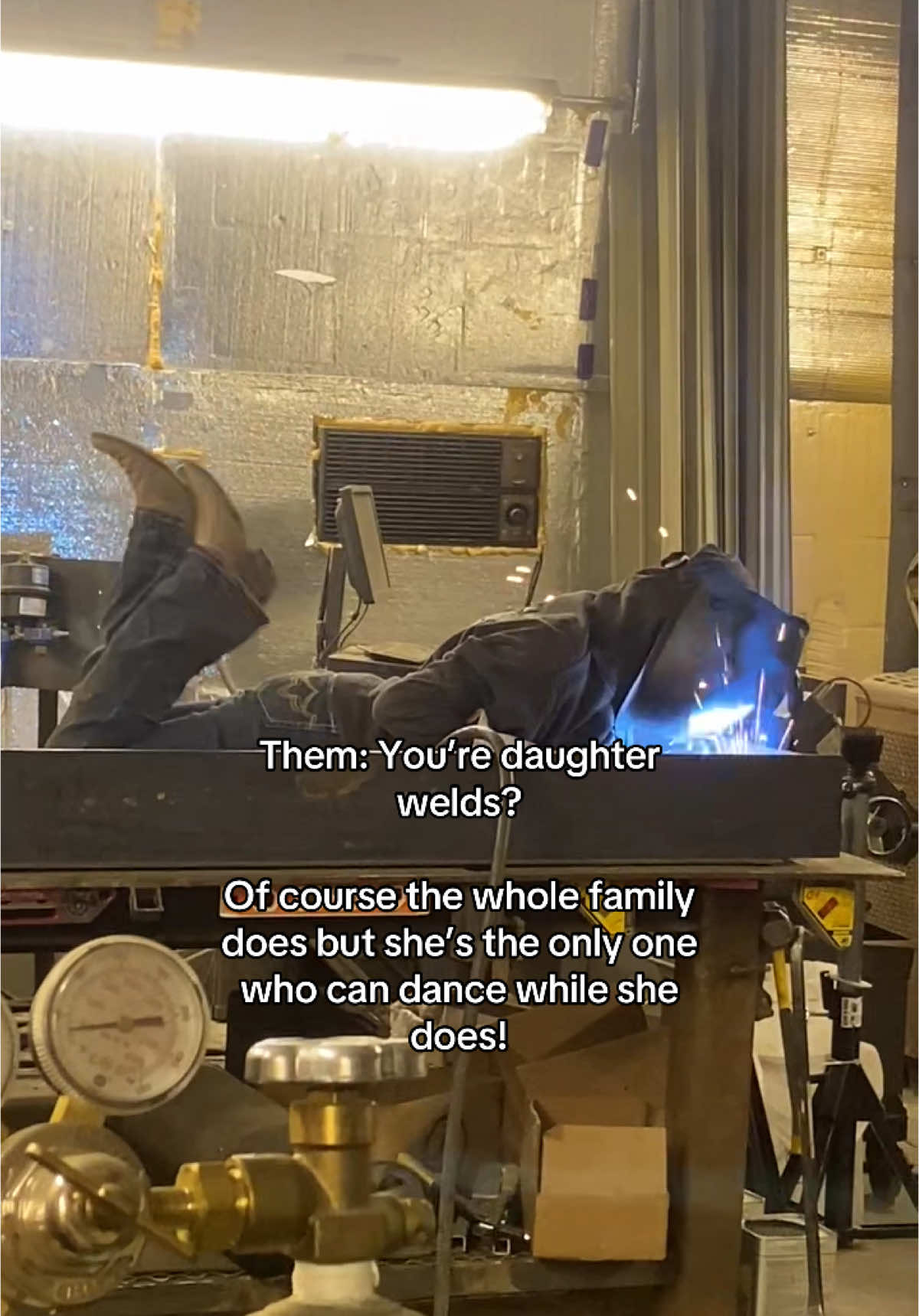The one with our dancing welder #bluecollarlife #bluecollarbabe #welding #weldernation #weldtok 