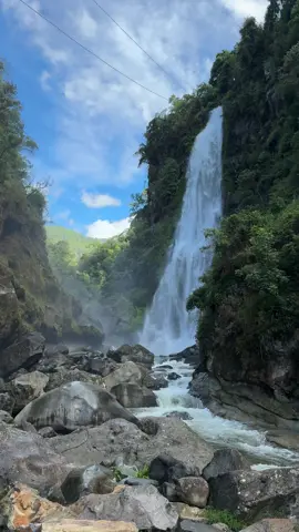 Feeling lucky bcs nasolo namin ‘tong place during our visit, literally just the 3 of us including our guide. Worth it yung pagpush ko na balikan ka since our first try failed bcs it’s closed due to a ritual being held by the elders. Truely a healing place❤️ #sagada #bomodokfalls #travel #travelph #fyp #fypシ゚ 
