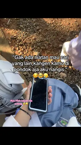 Kapan dia pulang yaa 🥹☺️#anakpondok #fyp #vibes #lewatberanda #masukberanda #trending #vidioviral #katakatastorywa_ #foryoupageofficiall #bantuinfypdong #fypageシ #fyppppppppppppppppppppppp #4u #galaubrutal #over30 #masukberandafyp #fypdong #katakatamadura 