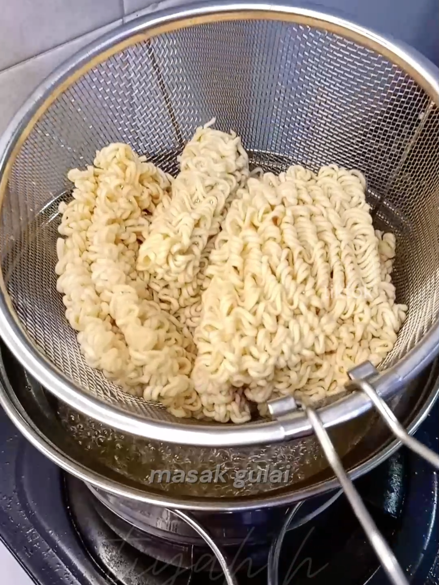 Goreng, rebus, kukus, menggulai, mencelur semua boleh. Periuk ni power betul! #periukserbaguna #periukmultifunction #multifunctioncooker#pot #pengukusserbaguna #deepfrypot  #deepfryer #deepfrypan #periuk  #periukgoreng #multifunctionalpot #noodlepot #periukviral #multifunctionpot #periukserbaguna #periukdeepfry #potware #kitchenware #deepfrypot #periuk4in1 #periuk4dalam1