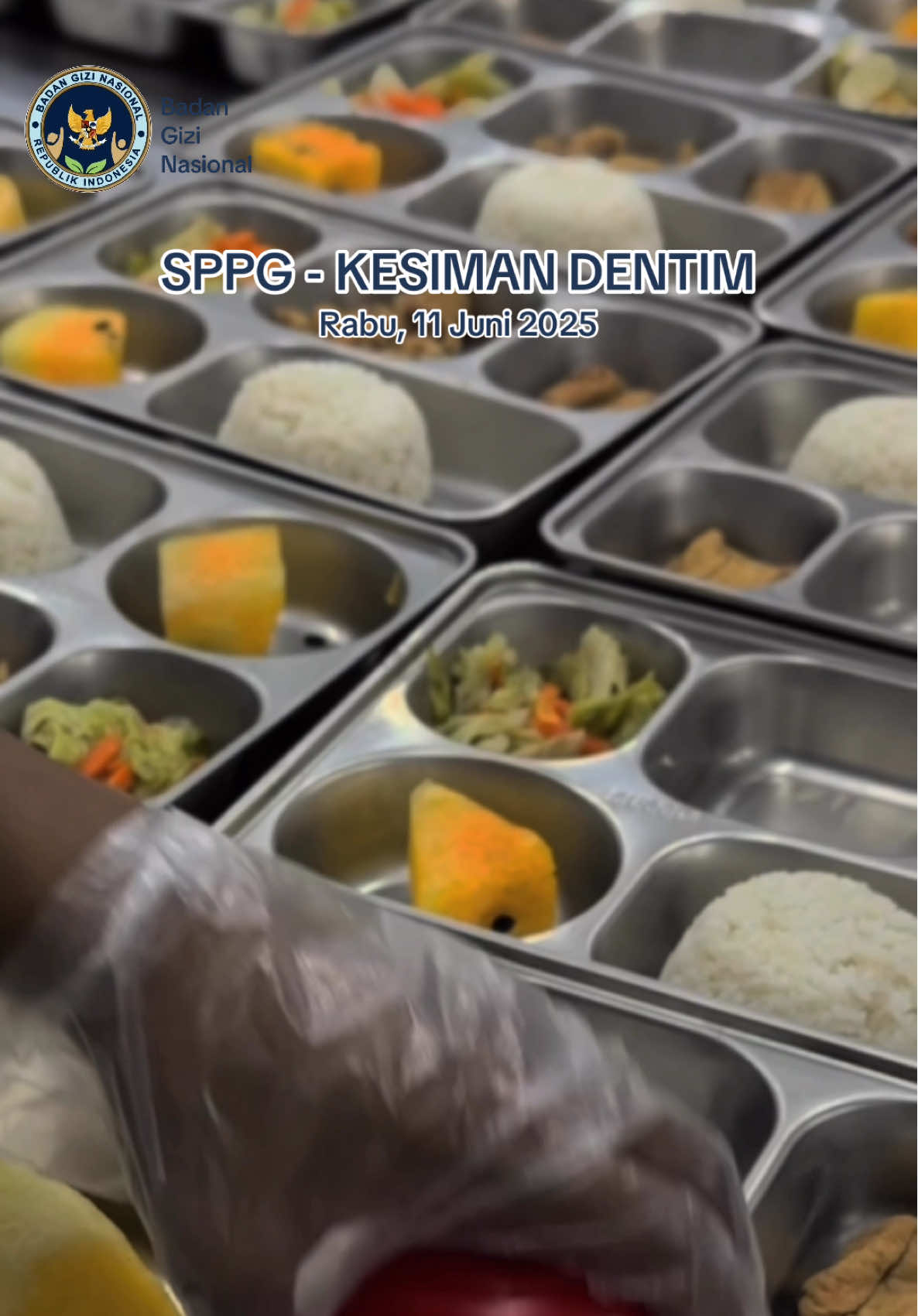 Memenuhi Gizi Anak-anak demi mewujudkan Anak Indonesia Emas😍 Selamat pagi, menu makan bergizi gratis hari Rabu, 11 Juni 2025 di SPPG Sokasati Kesiman 1 Denpasar Timur  Menu makan bergizi : - Nasi putih - Ayam goreng tepung - Tahu goreng ungkep - Tumis kol buncis wortel - Buah semangka Nilai gizi menu makan siang gratis : Kls 4-6 SD, SMP dan SMA Energi : 695,7 kkal Protein : 21,46 gram Lemak : 19,0 gram Karbohidrat : 103,30 gram Kls 1-3 SD Energi : 391, 06 kkal Protein : 9,96 gram Lemak : 15,01 gram Karbohidrat : 52,47 gram #CapCut #masukberanda #beranda #tiktoknews #masukberandafyp #fyppppppppppppppppppppppp #fypage #viralvideo #prabowo #gibran #pragib #degadjah 