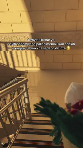 Dia tidak mencintaimu, dia hanya menghargaimu karna dia tau kamu mencintainya. #CapCut #Bali 